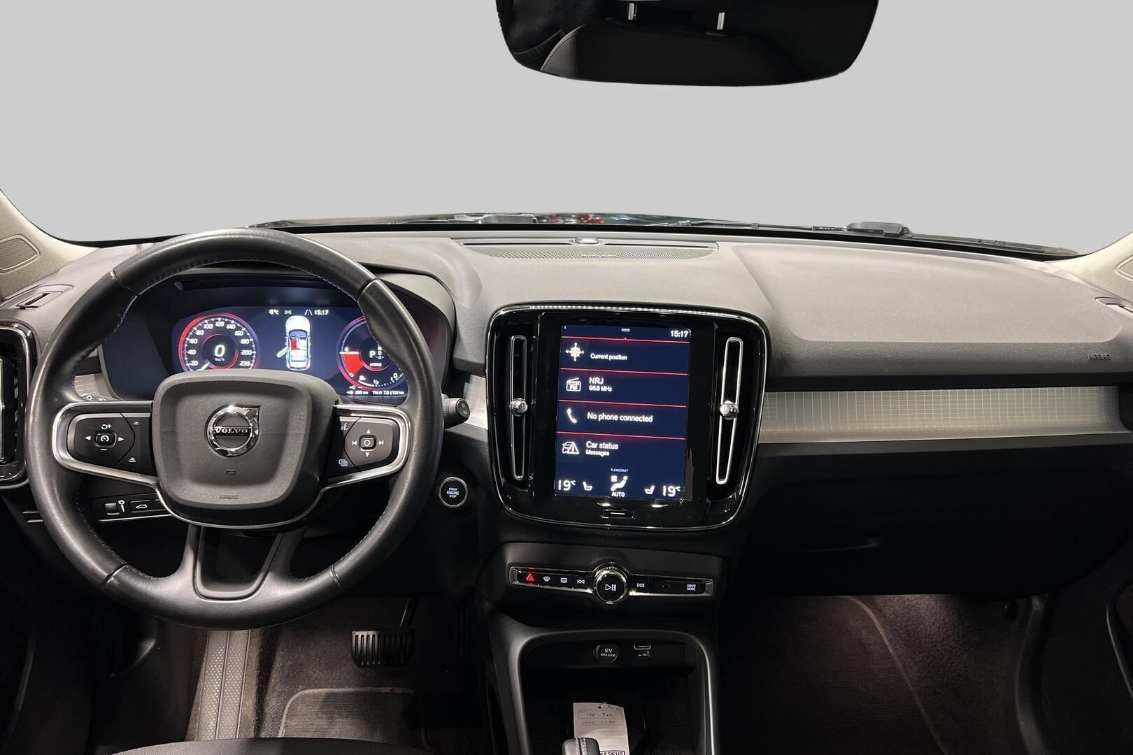 Volvo XC40 iso kuva 11