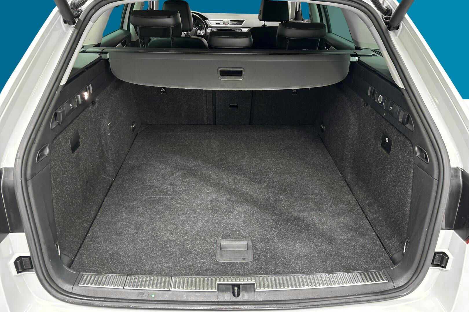 Skoda Superb iso kuva 11
