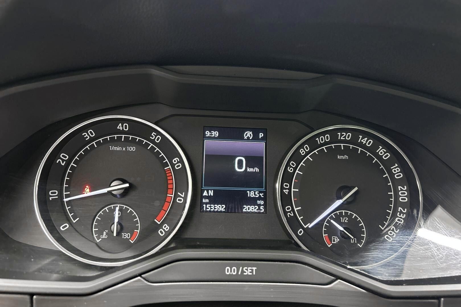 Skoda Superb iso kuva 13