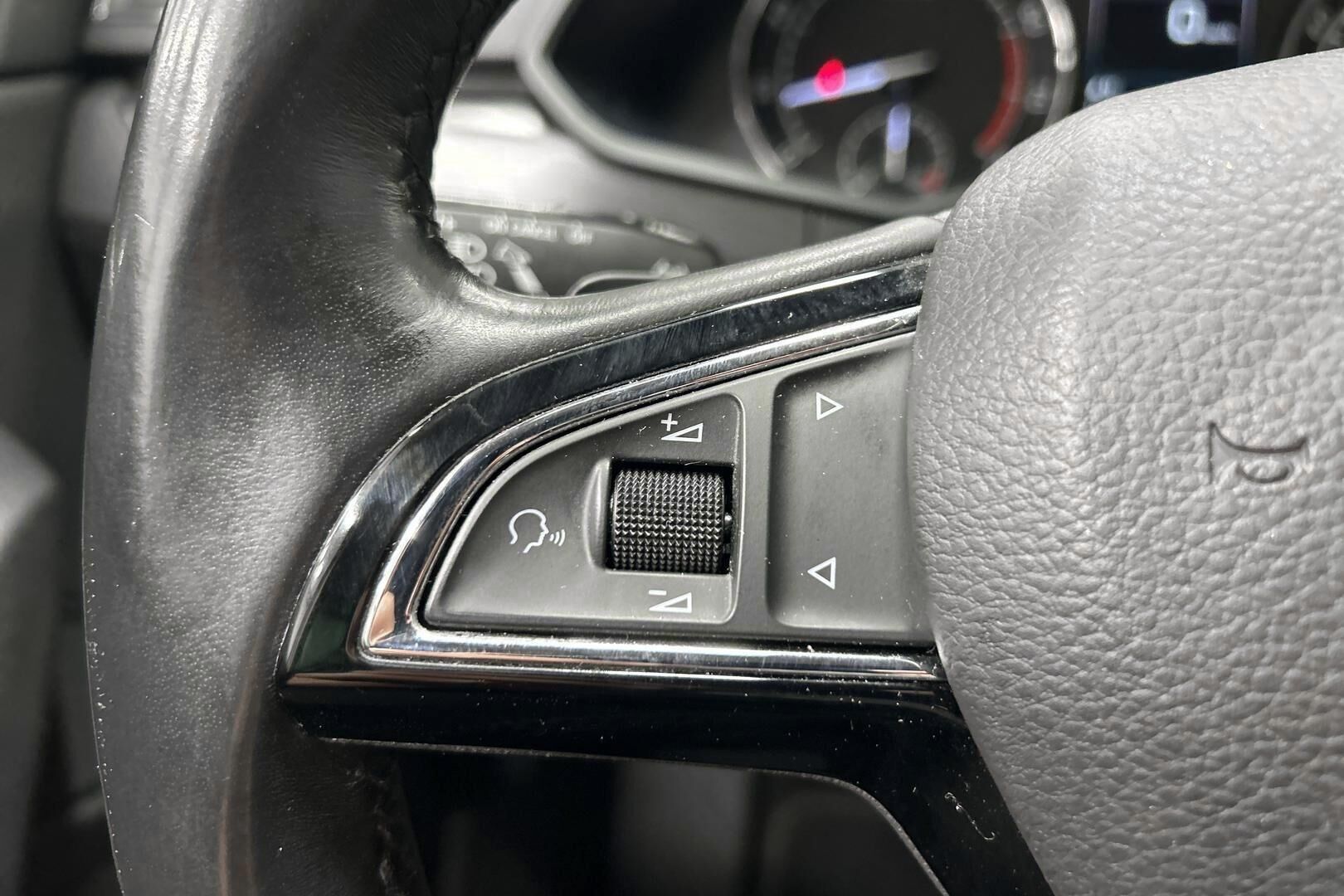 Skoda Superb iso kuva 14