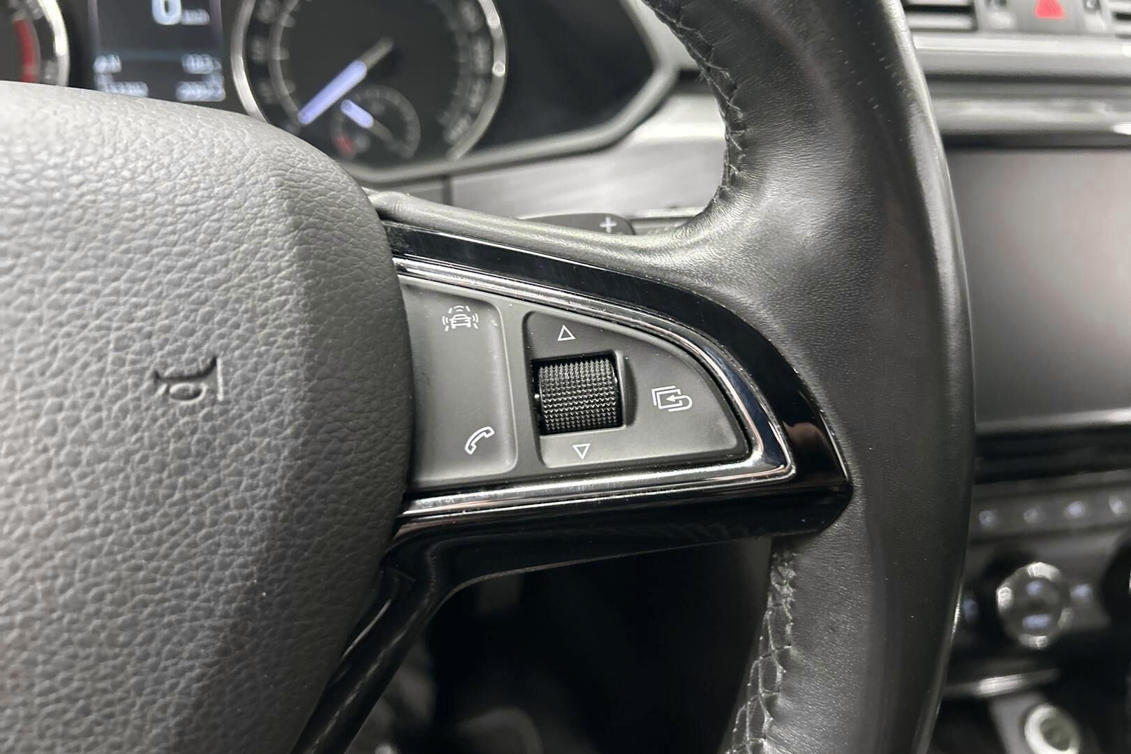 Skoda Superb iso kuva 15