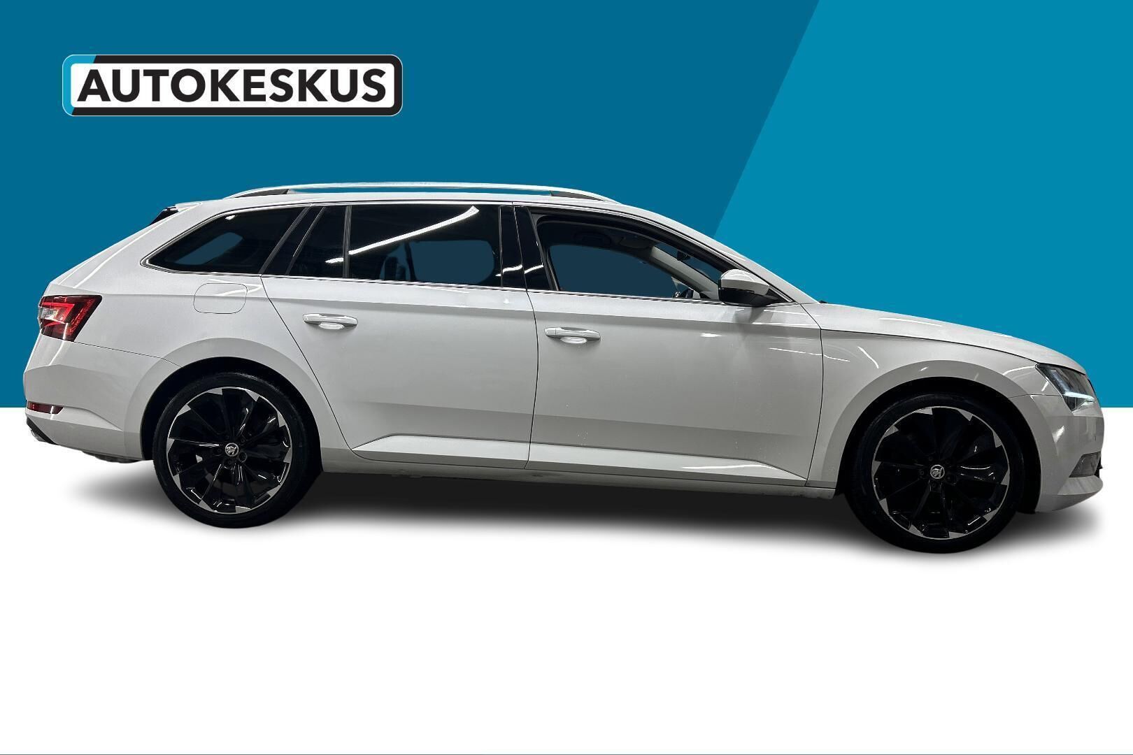 Skoda Superb iso kuva 3