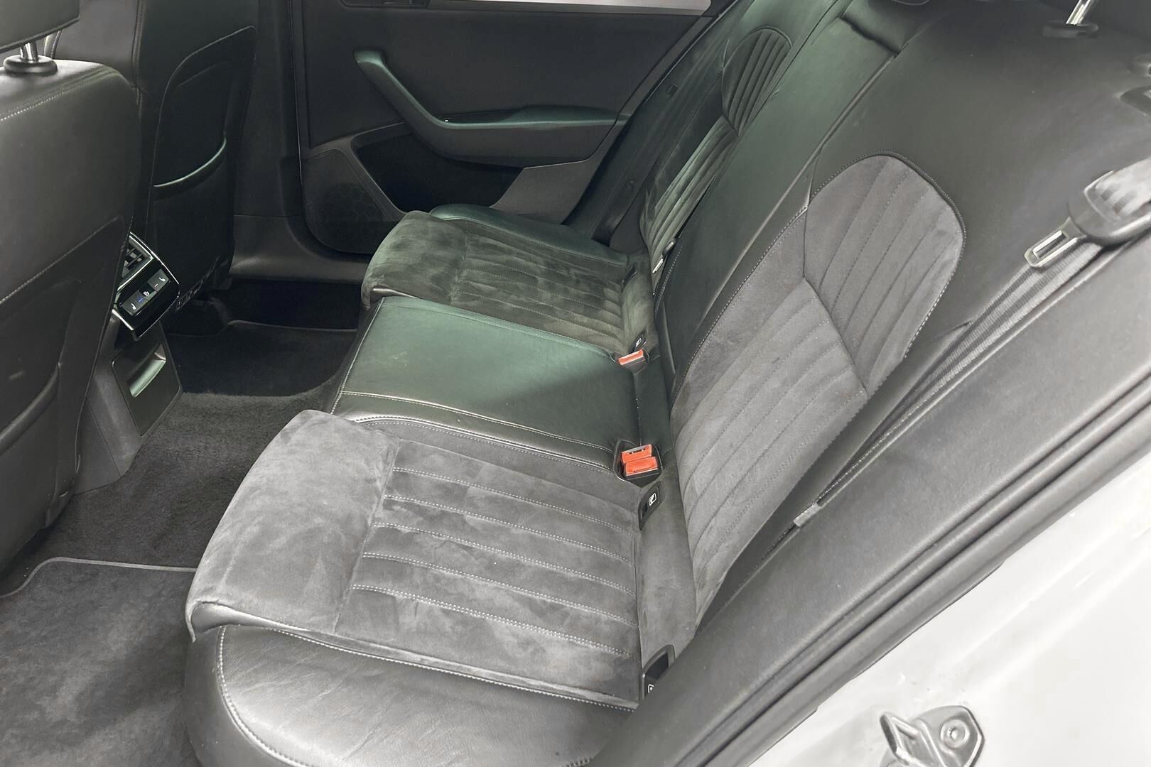 Skoda Superb iso kuva 9