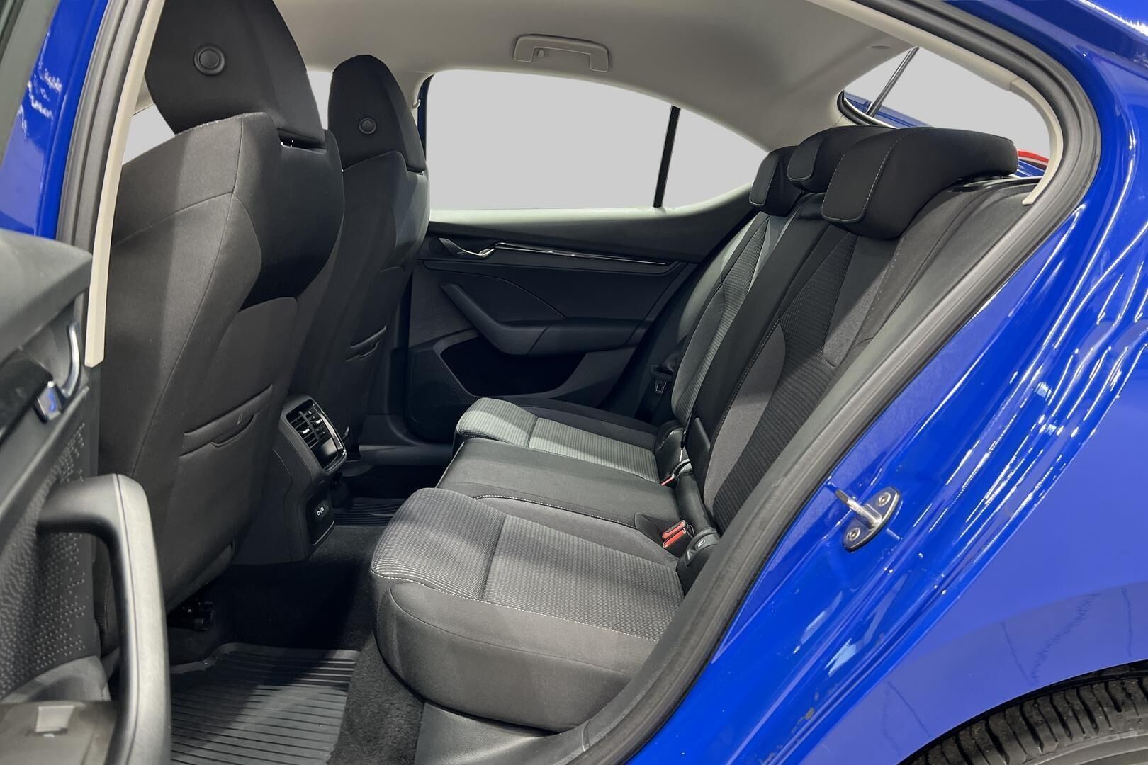 Skoda Octavia iso kuva 8