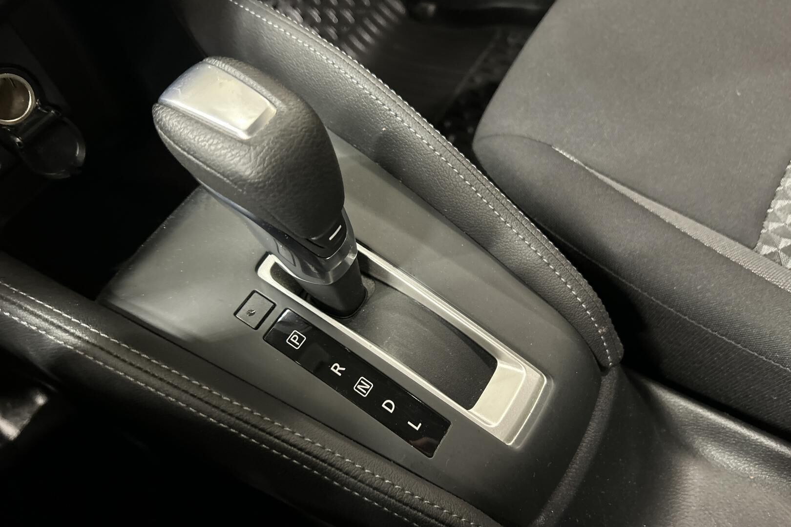 Nissan Micra iso kuva 16