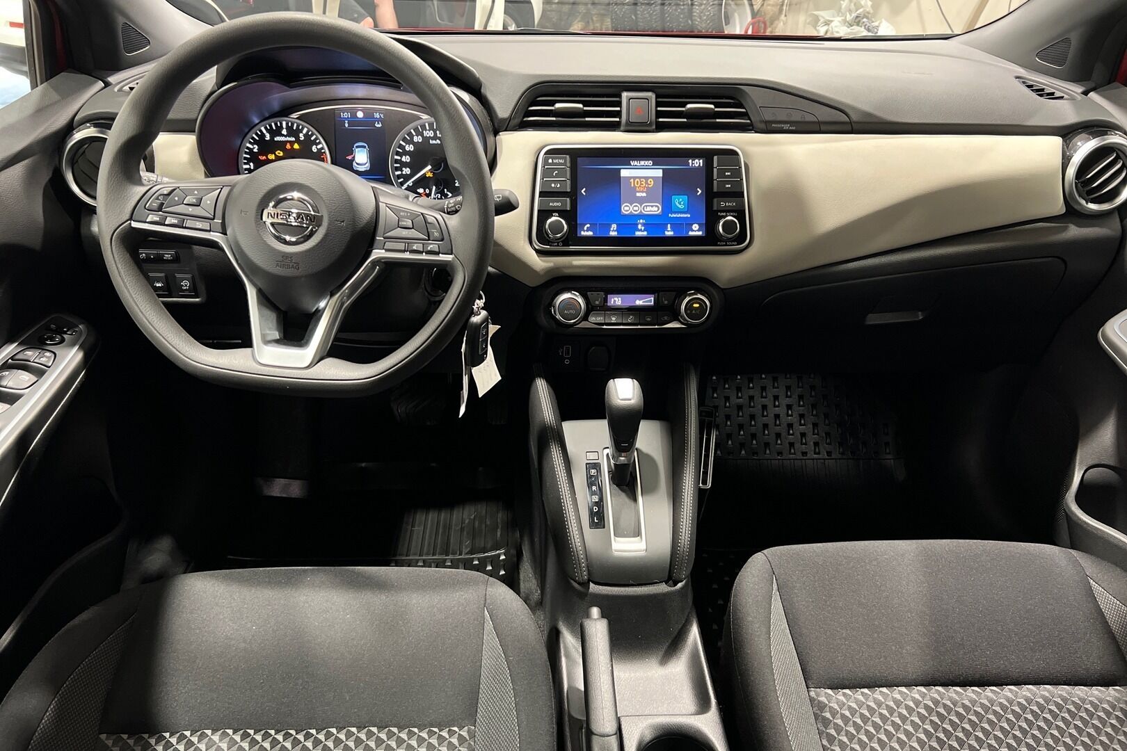 Nissan Micra iso kuva 2