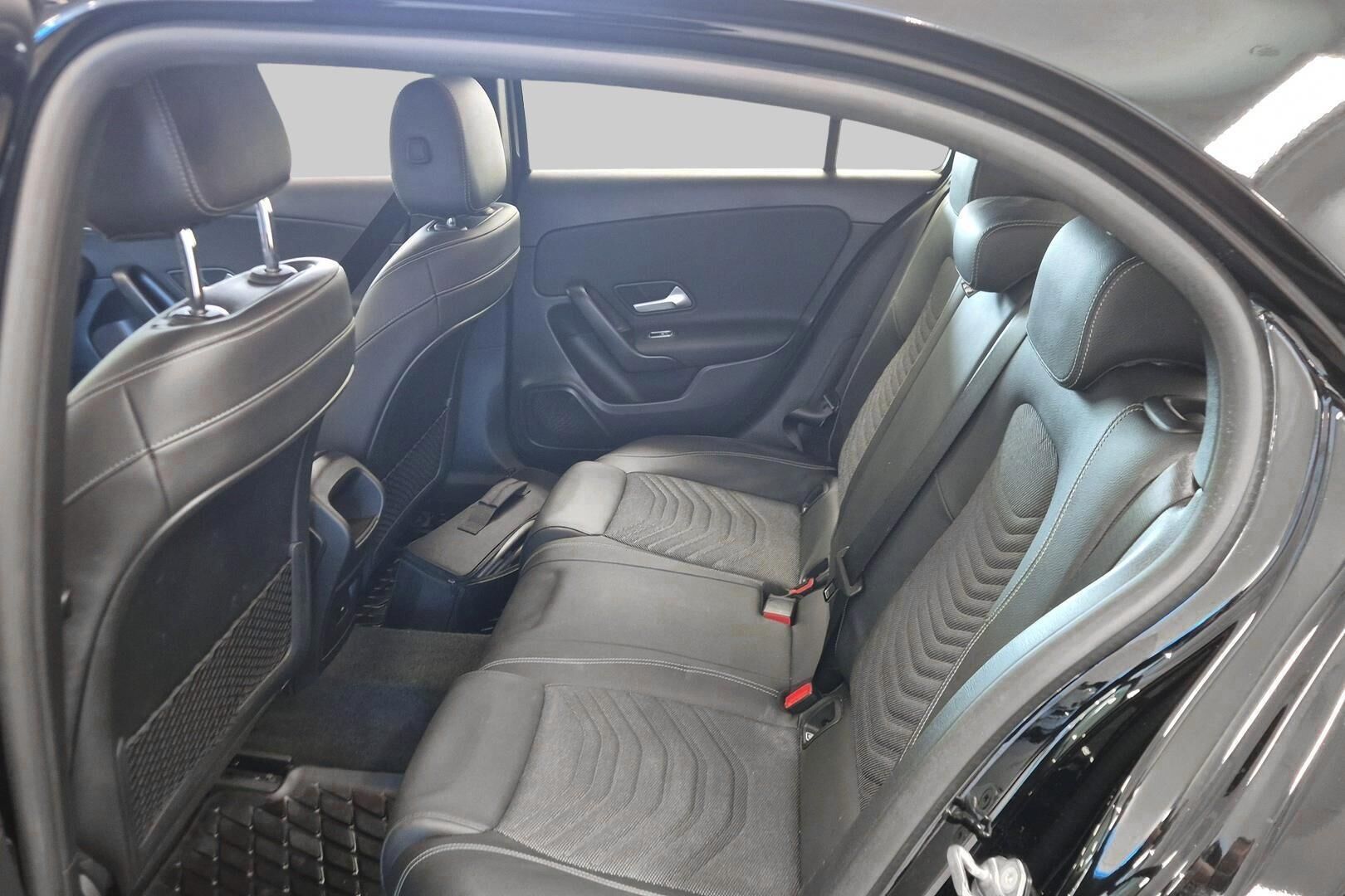 Mercedes-Benz A iso kuva 9