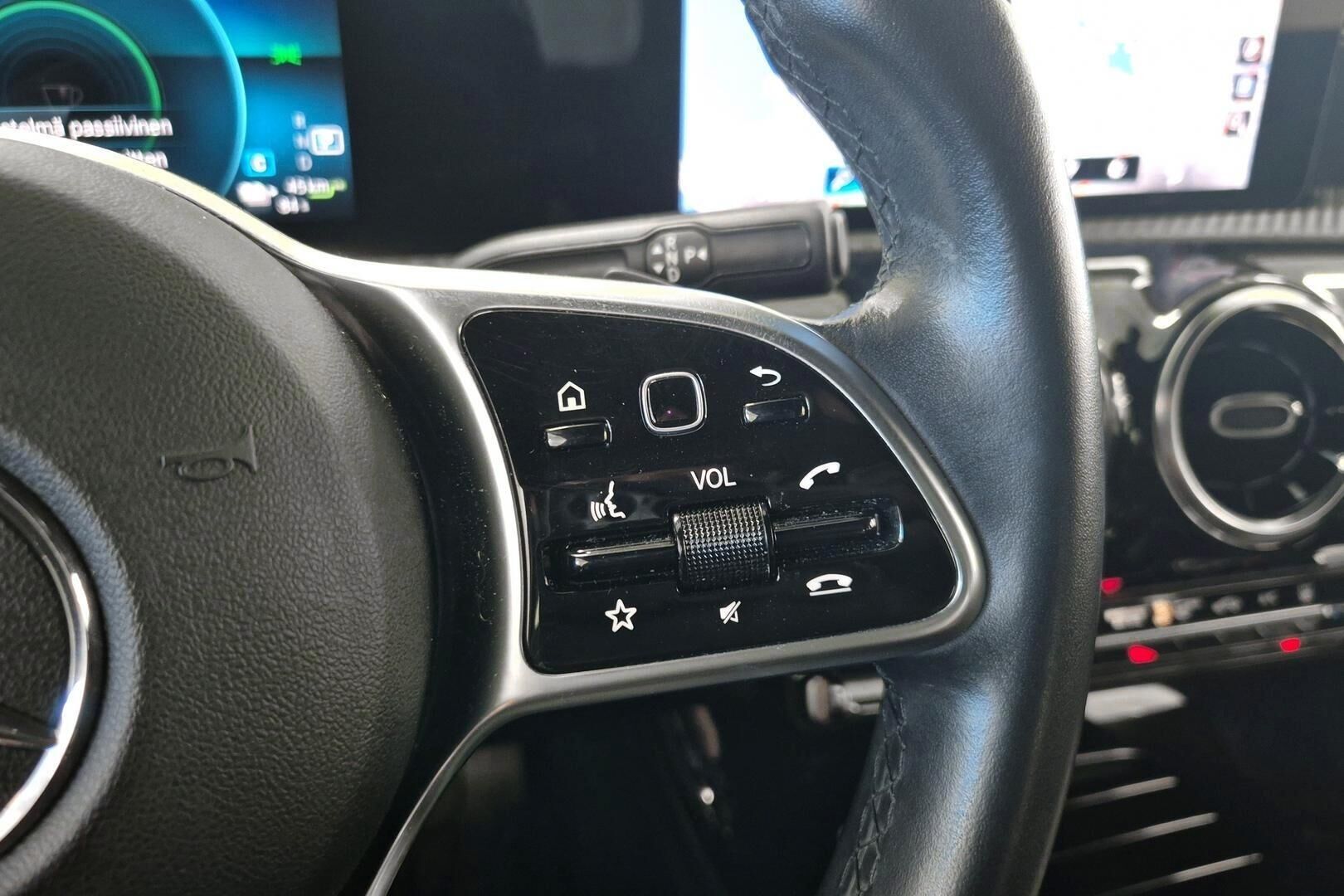 Mercedes-Benz A iso kuva 17