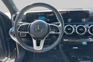 Mercedes-Benz A esikatselu 2