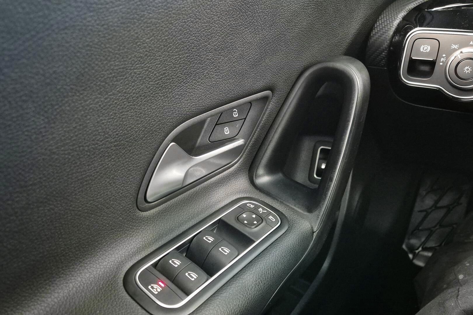 Mercedes-Benz A iso kuva 23