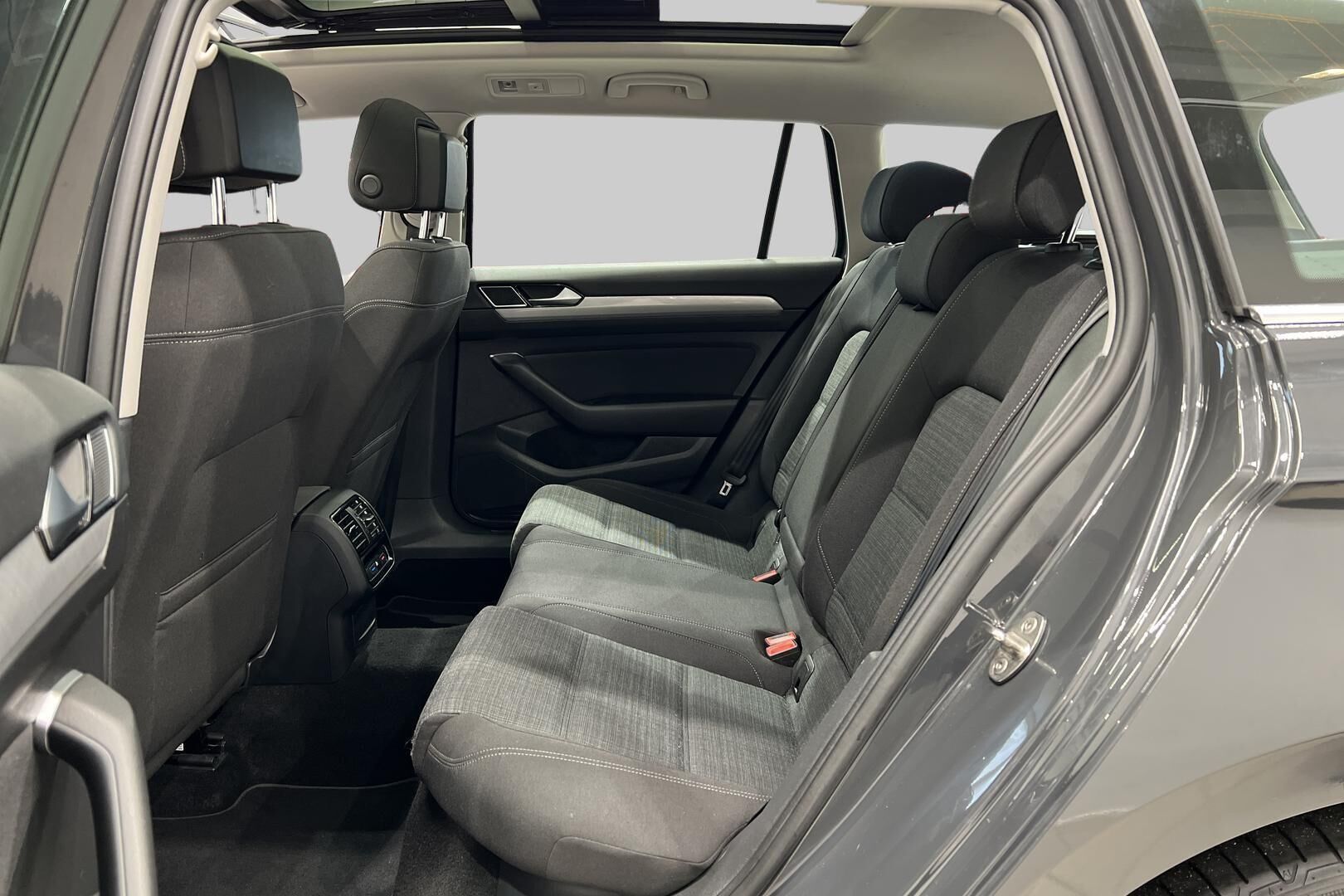Volkswagen Passat iso kuva 18