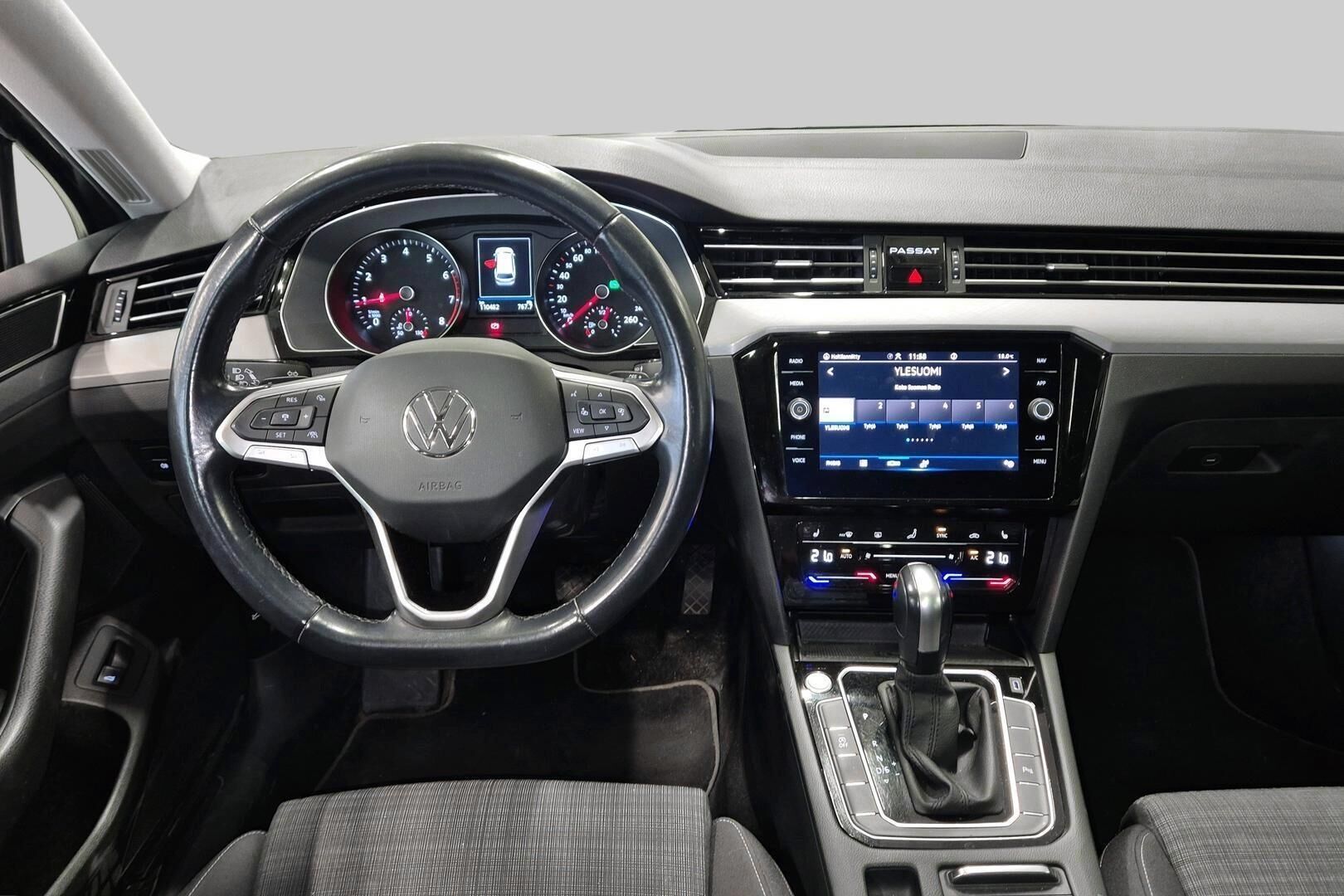 Volkswagen Passat iso kuva 2