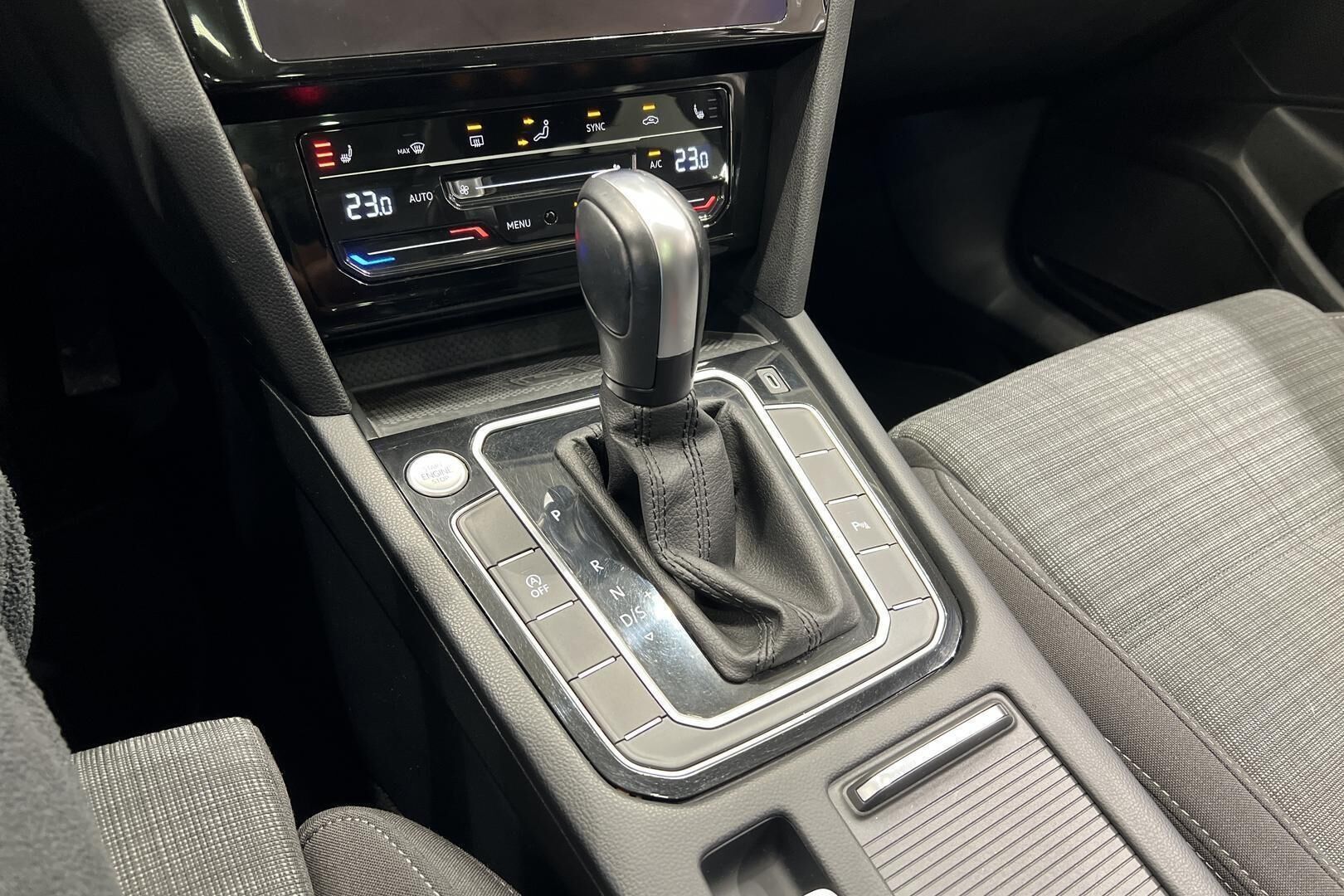 Volkswagen Passat iso kuva 9