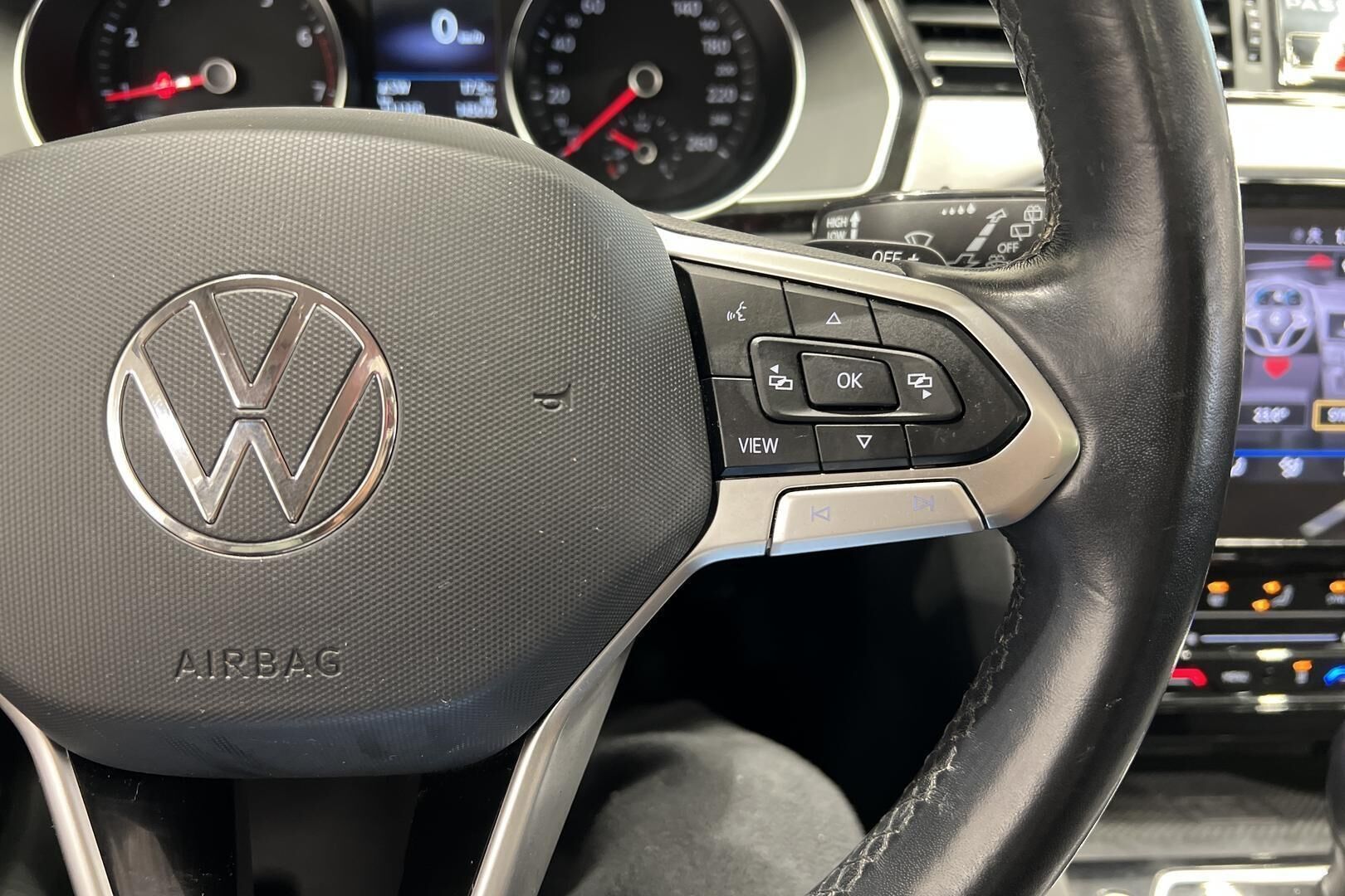 Volkswagen Passat iso kuva 30