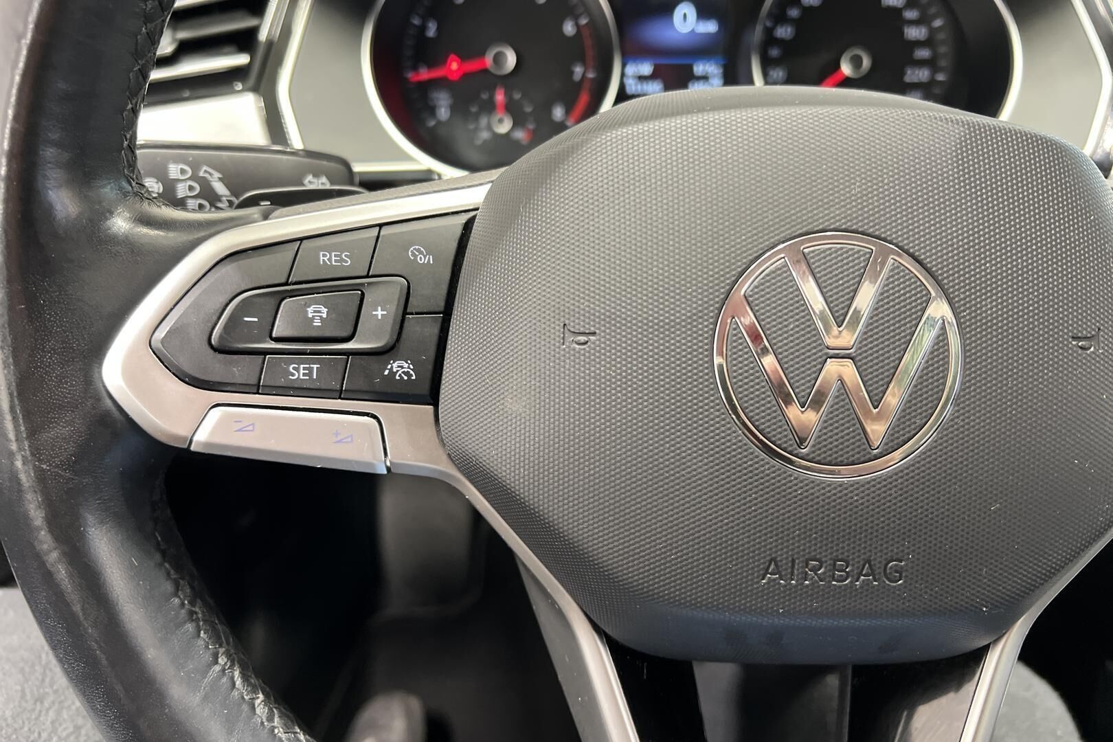 Volkswagen Passat iso kuva 31