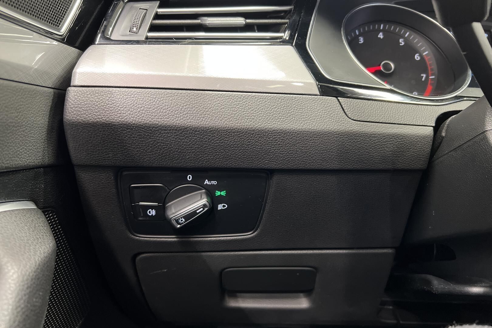 Volkswagen Passat iso kuva 10