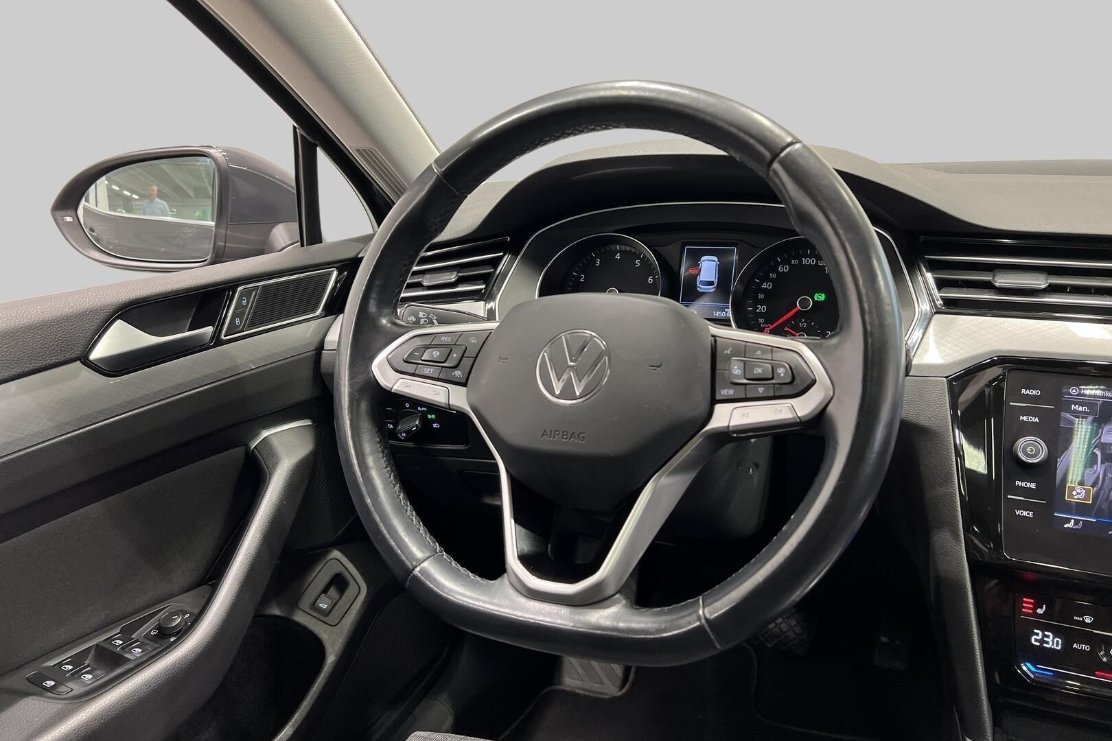 Volkswagen Passat iso kuva 35