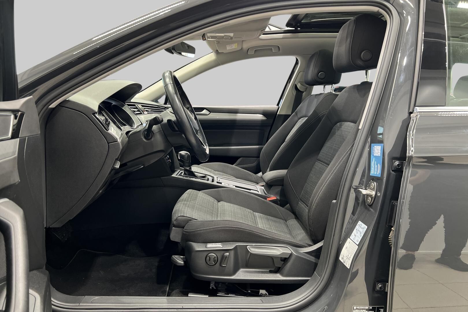 Volkswagen Passat iso kuva 5