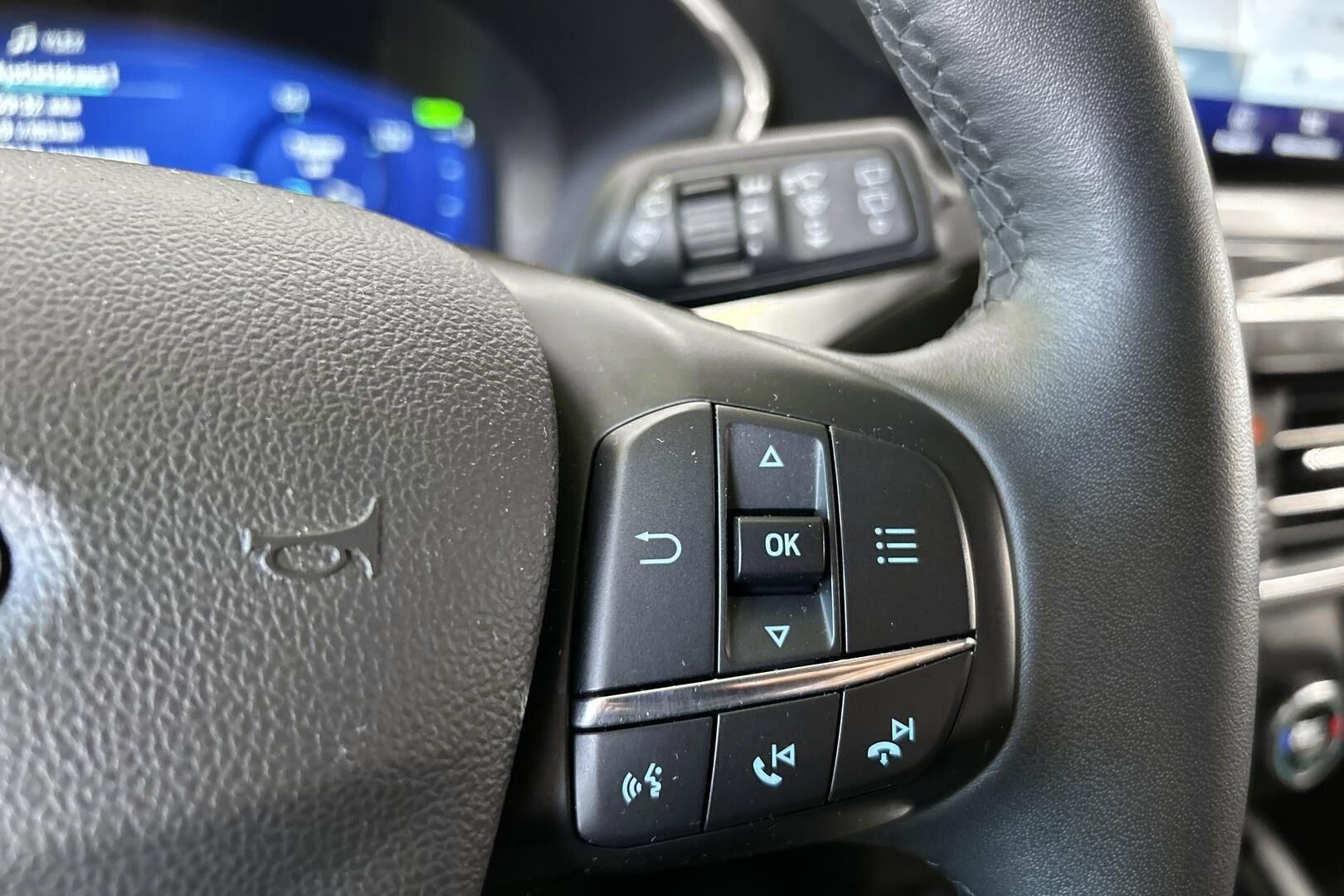 Ford Kuga iso kuva 16