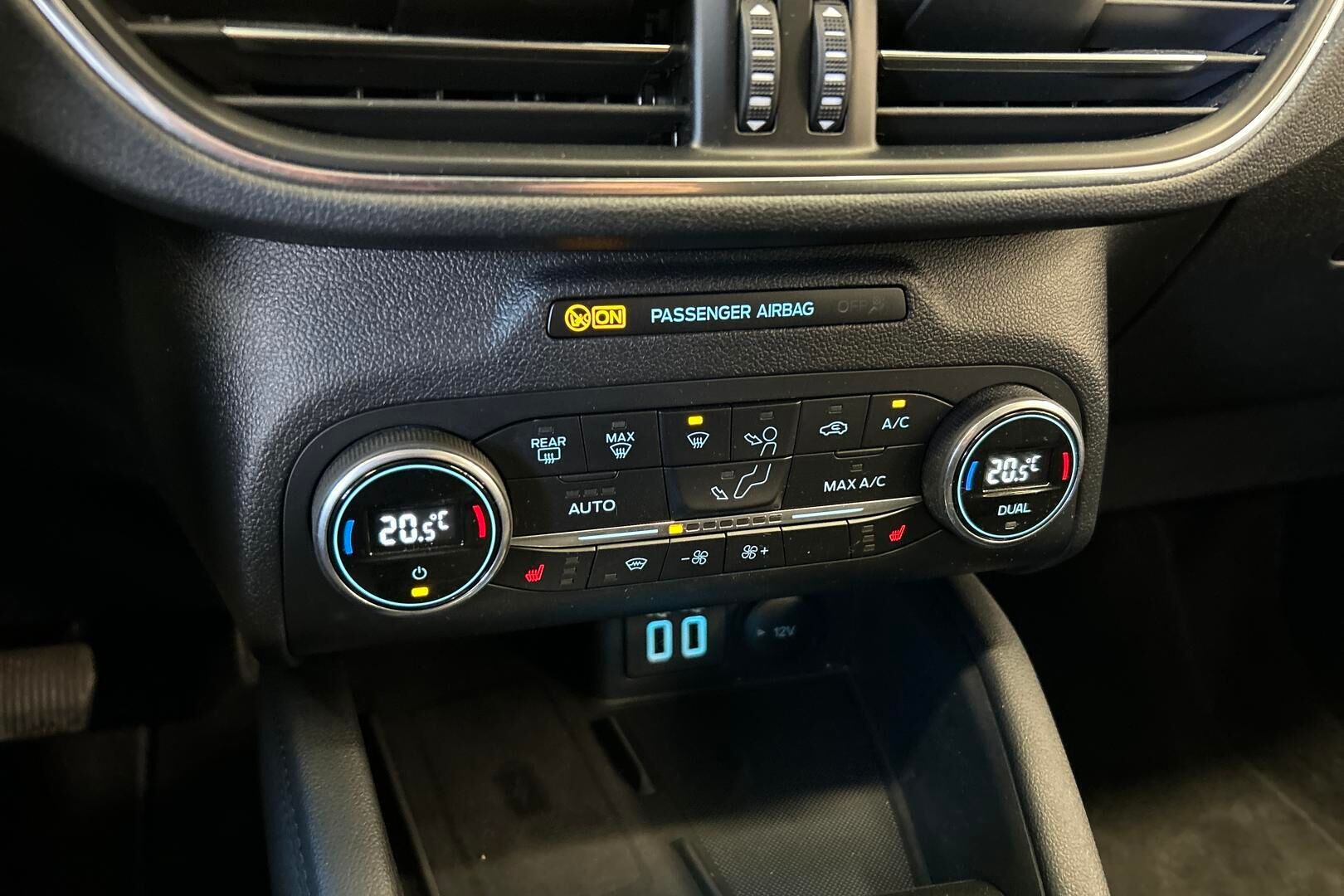 Ford Kuga iso kuva 18