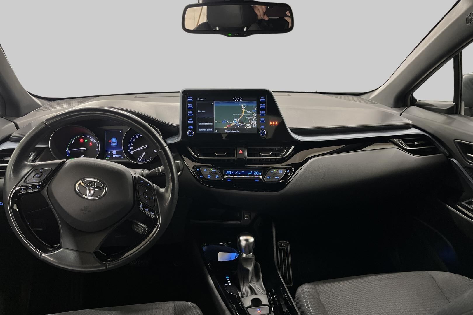 Toyota C-HR iso kuva 8