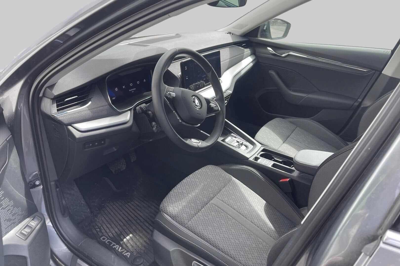 Skoda Octavia iso kuva 2