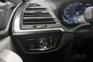BMW X3 esikatselu 26