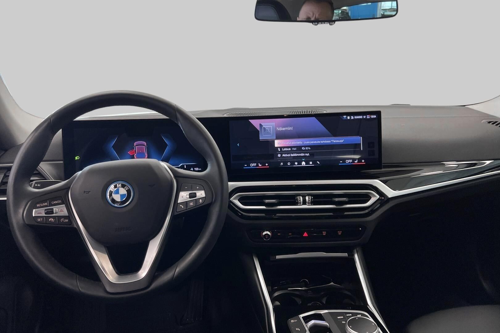 BMW i4 iso kuva 9