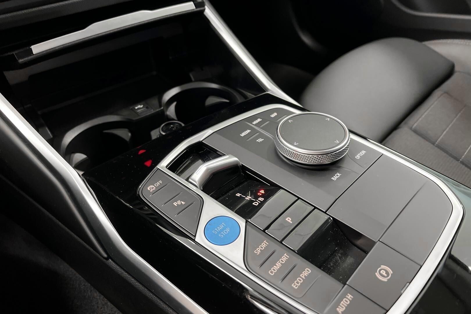 BMW i4 iso kuva 20