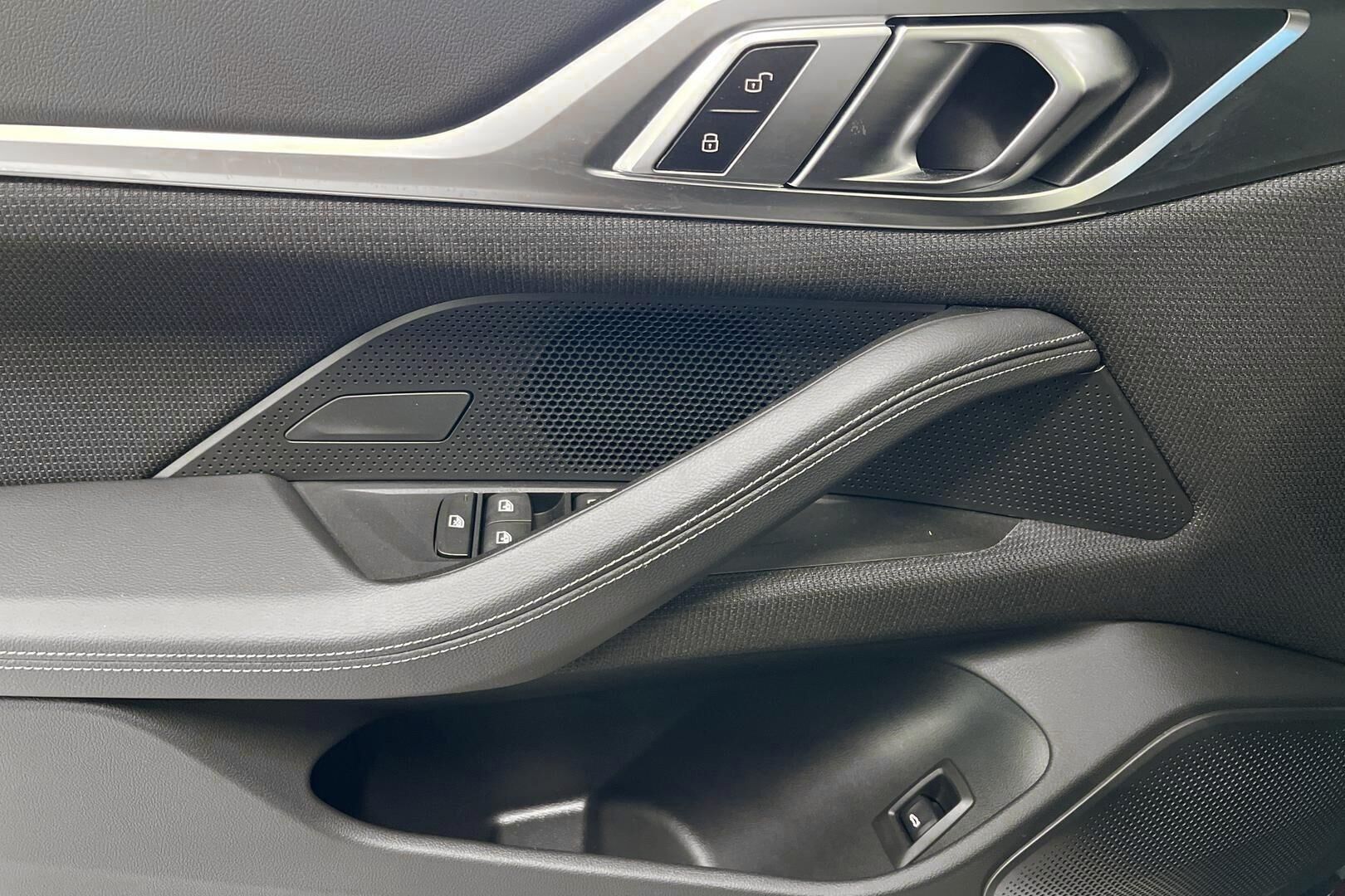 BMW i4 iso kuva 21