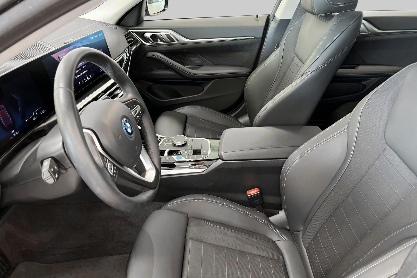 BMW i4 iso kuva 7