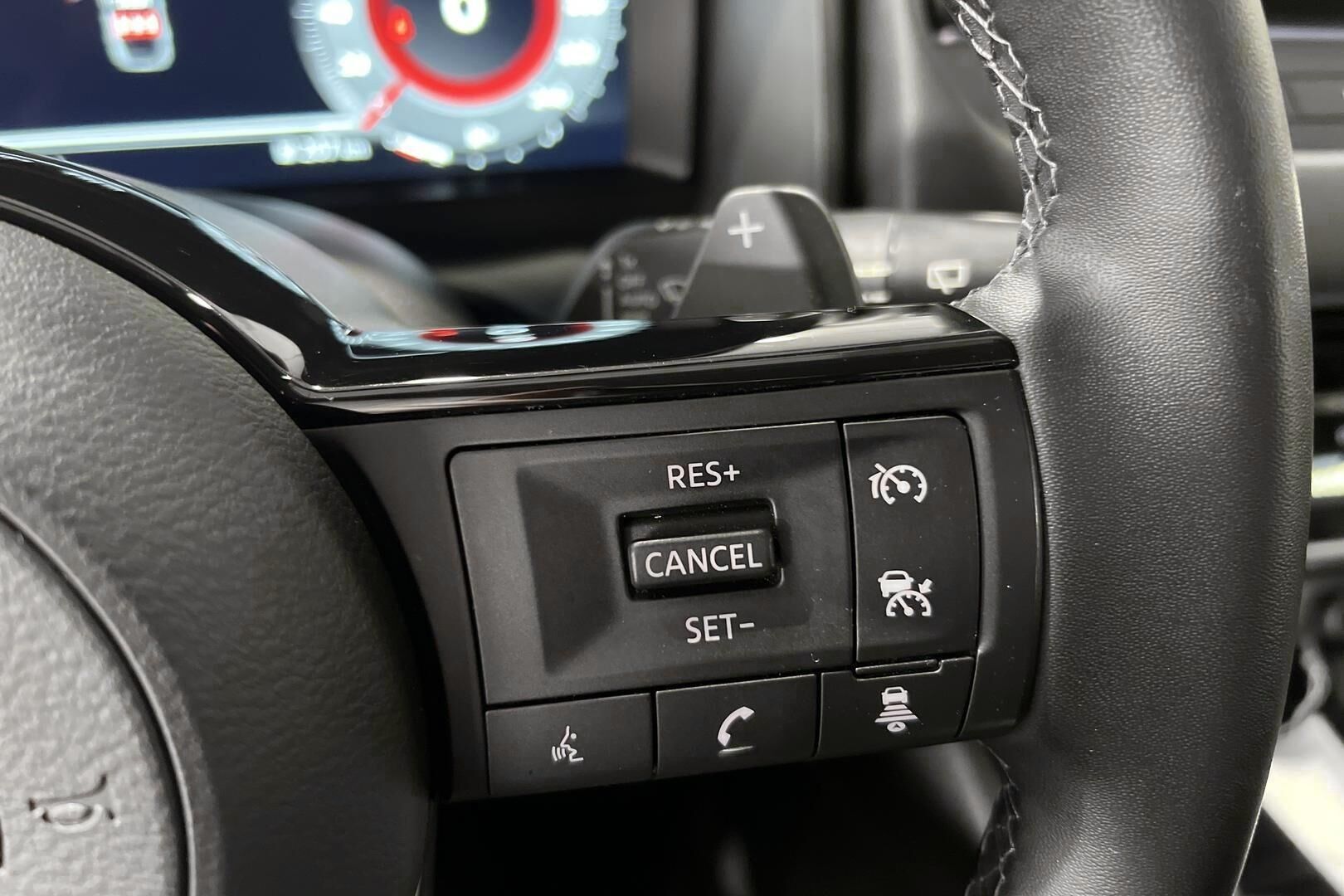 Nissan Qashqai iso kuva 16