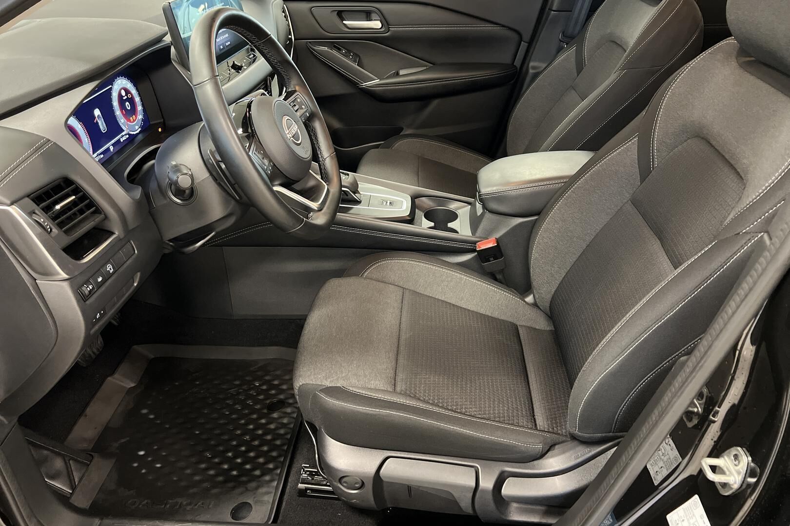 Nissan Qashqai iso kuva 9