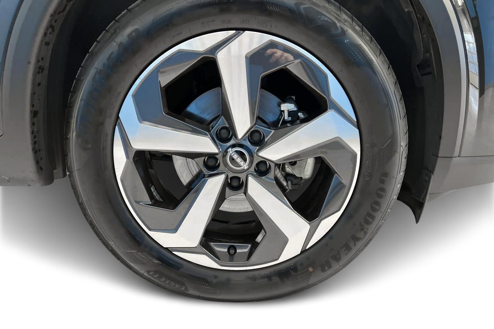 Nissan Qashqai iso kuva 9