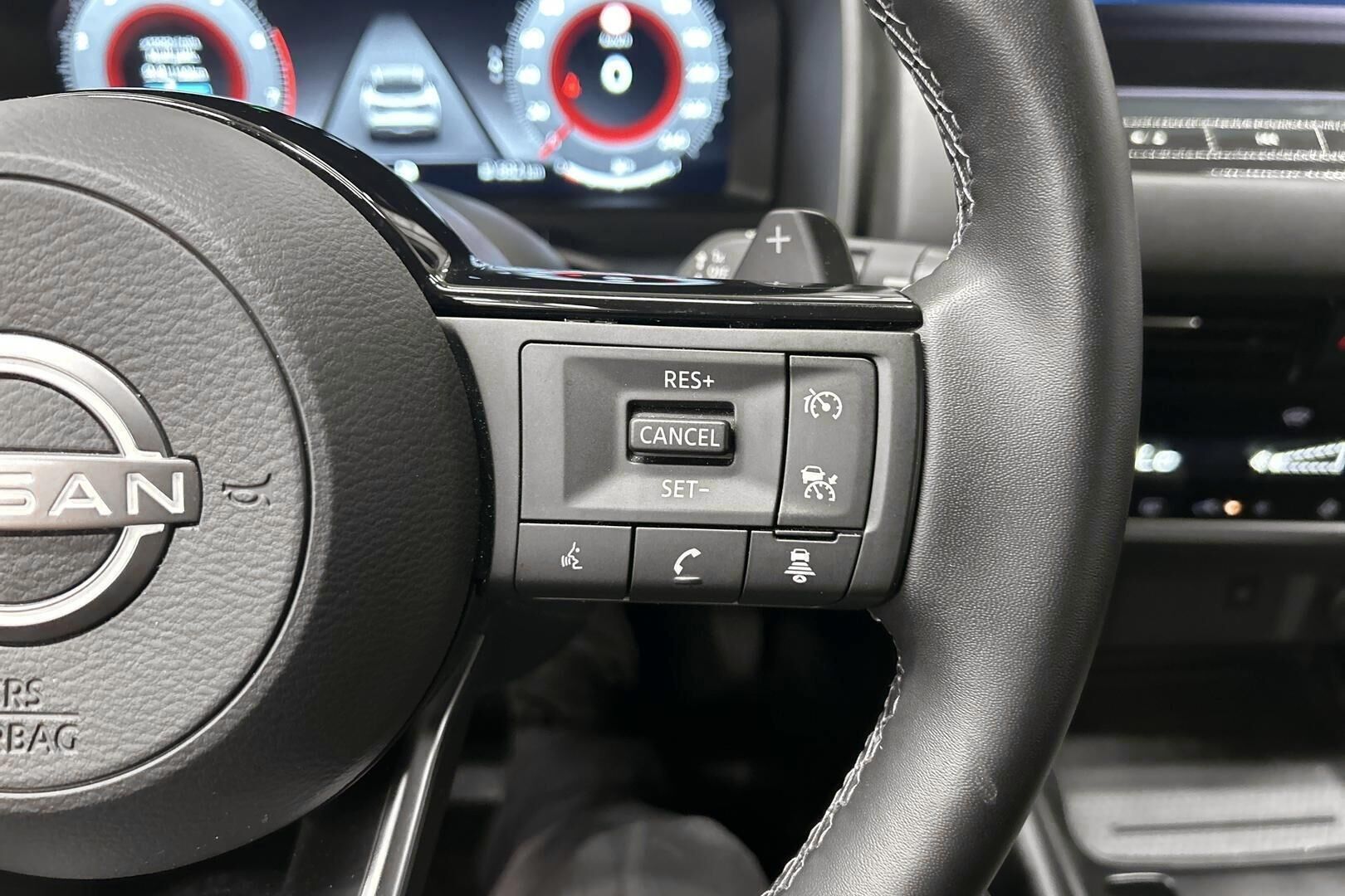 Nissan Qashqai iso kuva 16