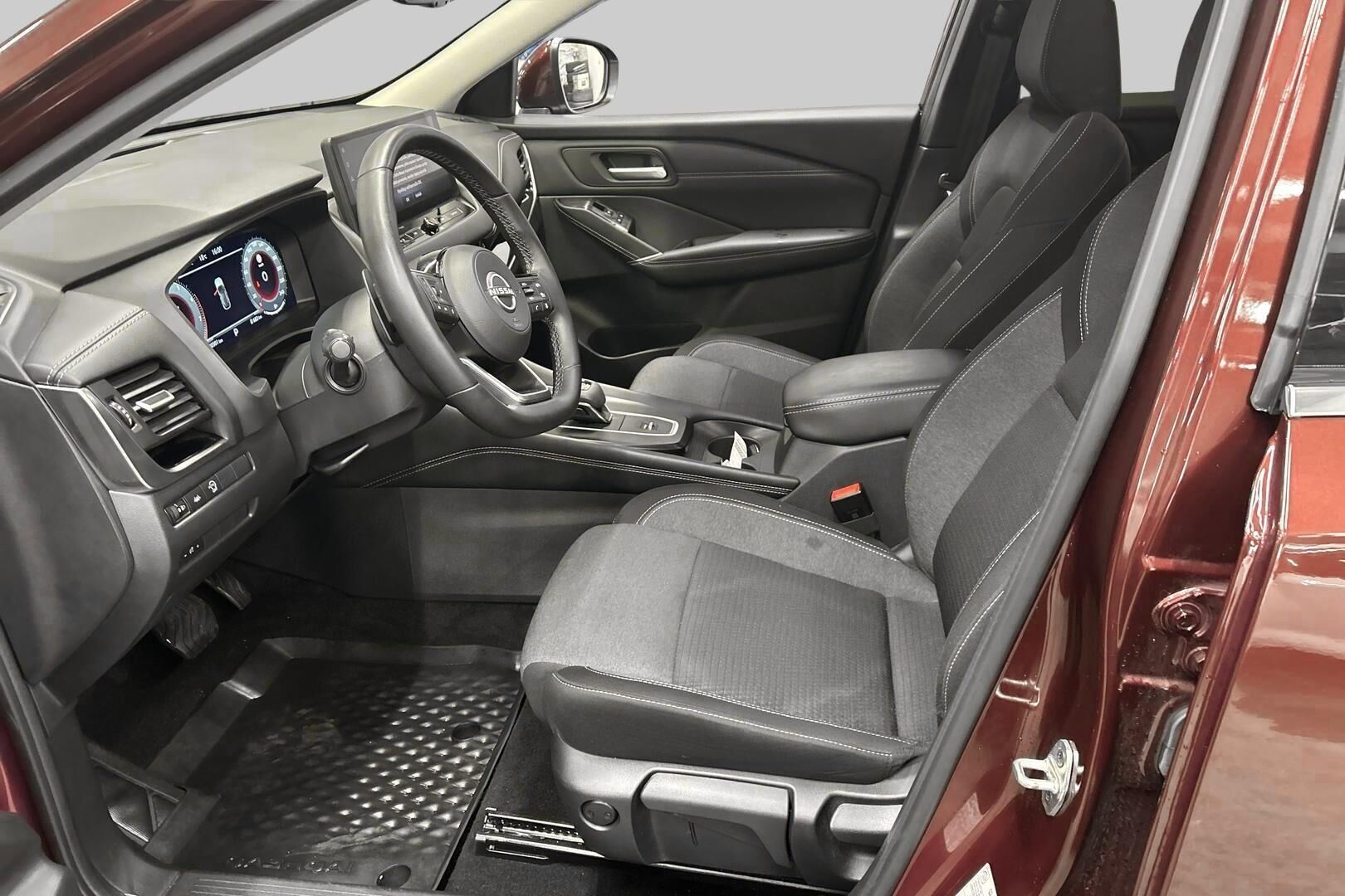 Nissan Qashqai iso kuva 8