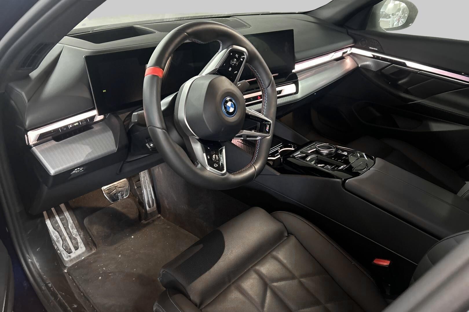 BMW i5 M60 iso kuva 1
