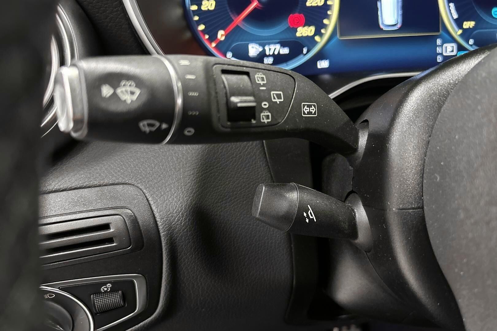 Mercedes-Benz GLC iso kuva 24