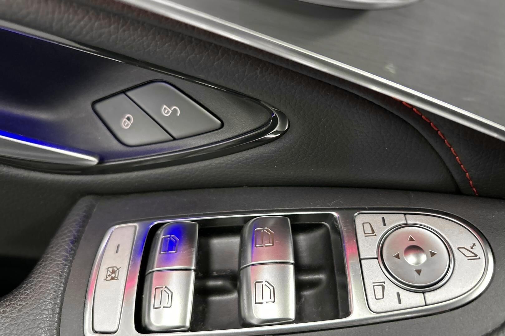 Mercedes-Benz GLC iso kuva 28