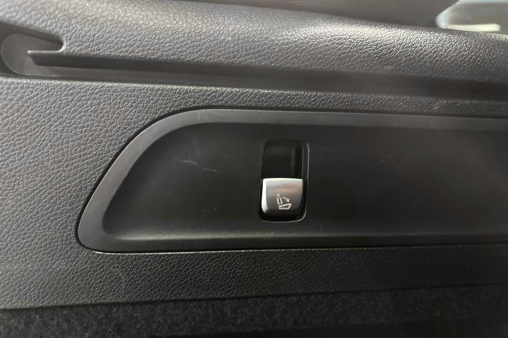 Mercedes-Benz GLC iso kuva 40