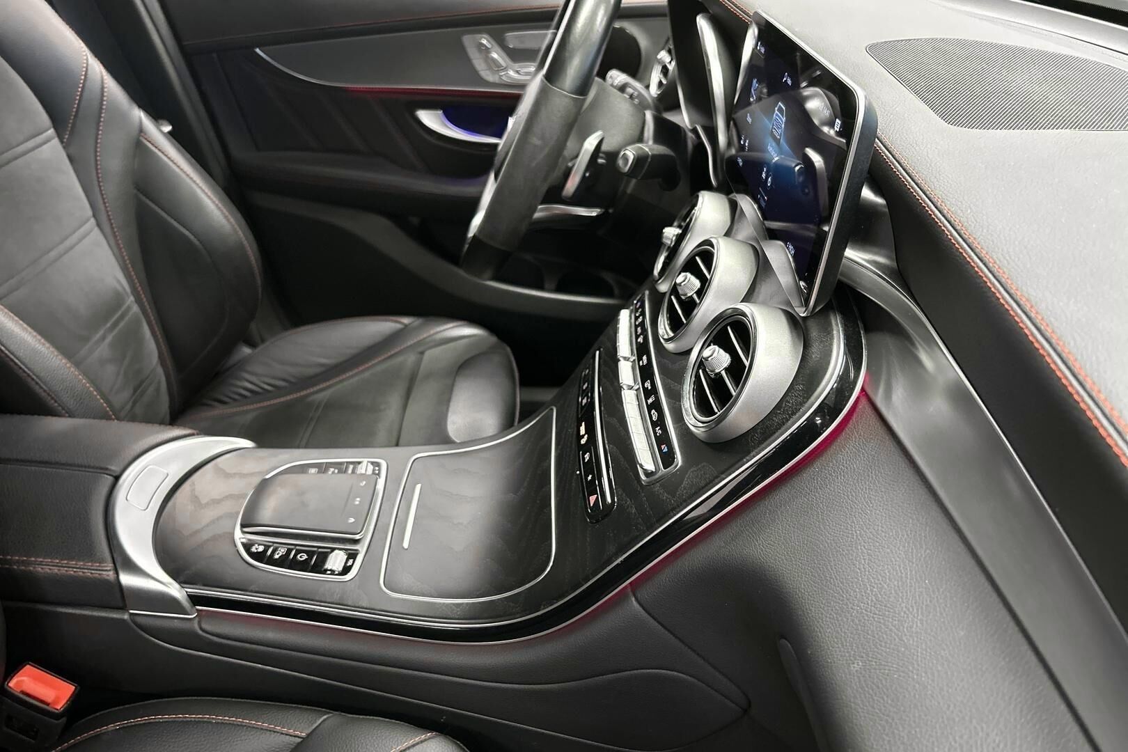 Mercedes-Benz GLC iso kuva 45