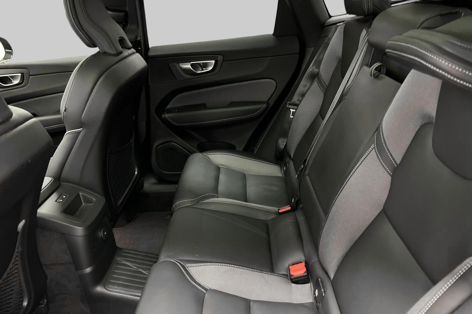 Volvo XC60 iso kuva 10