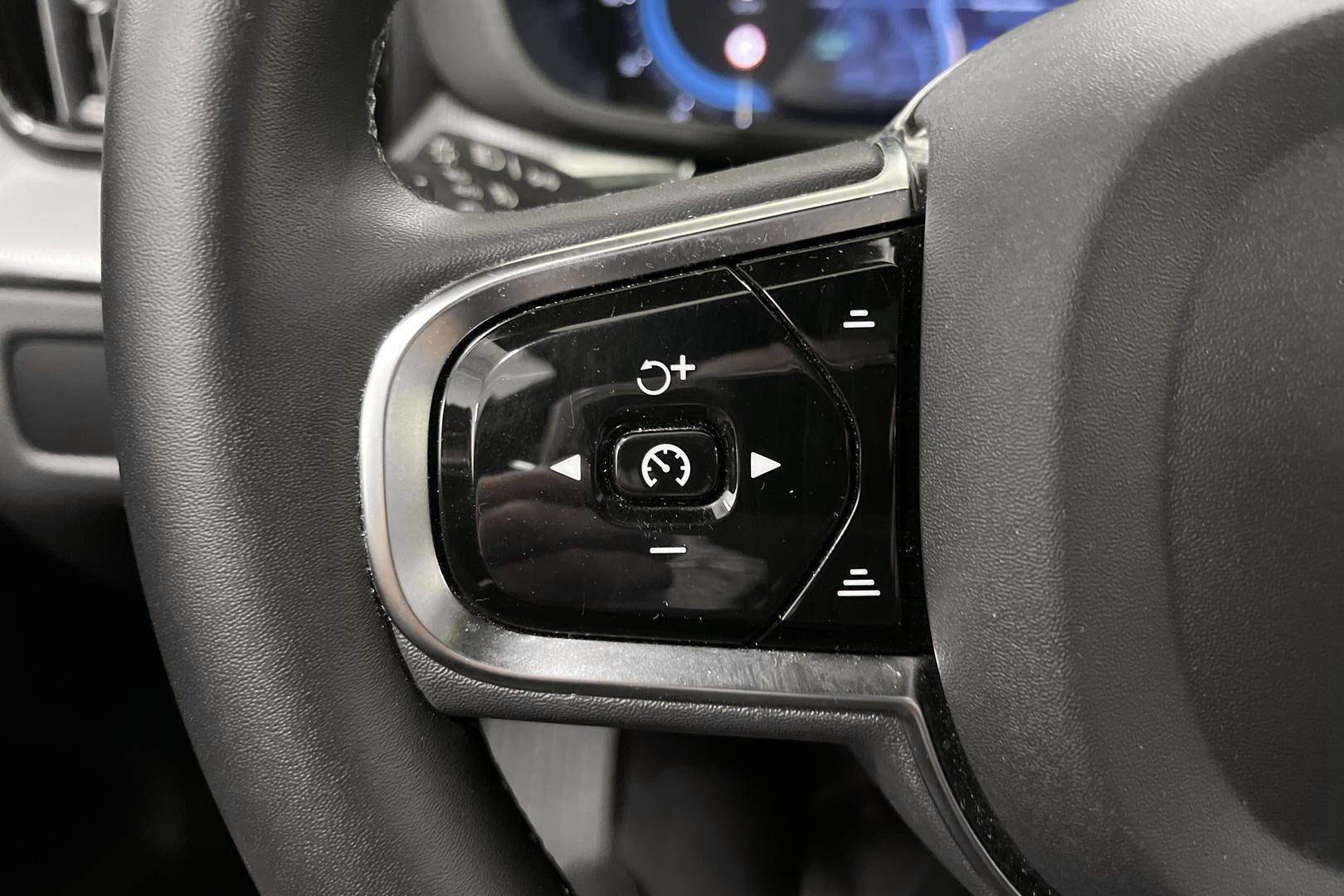 Volvo XC60 iso kuva 17