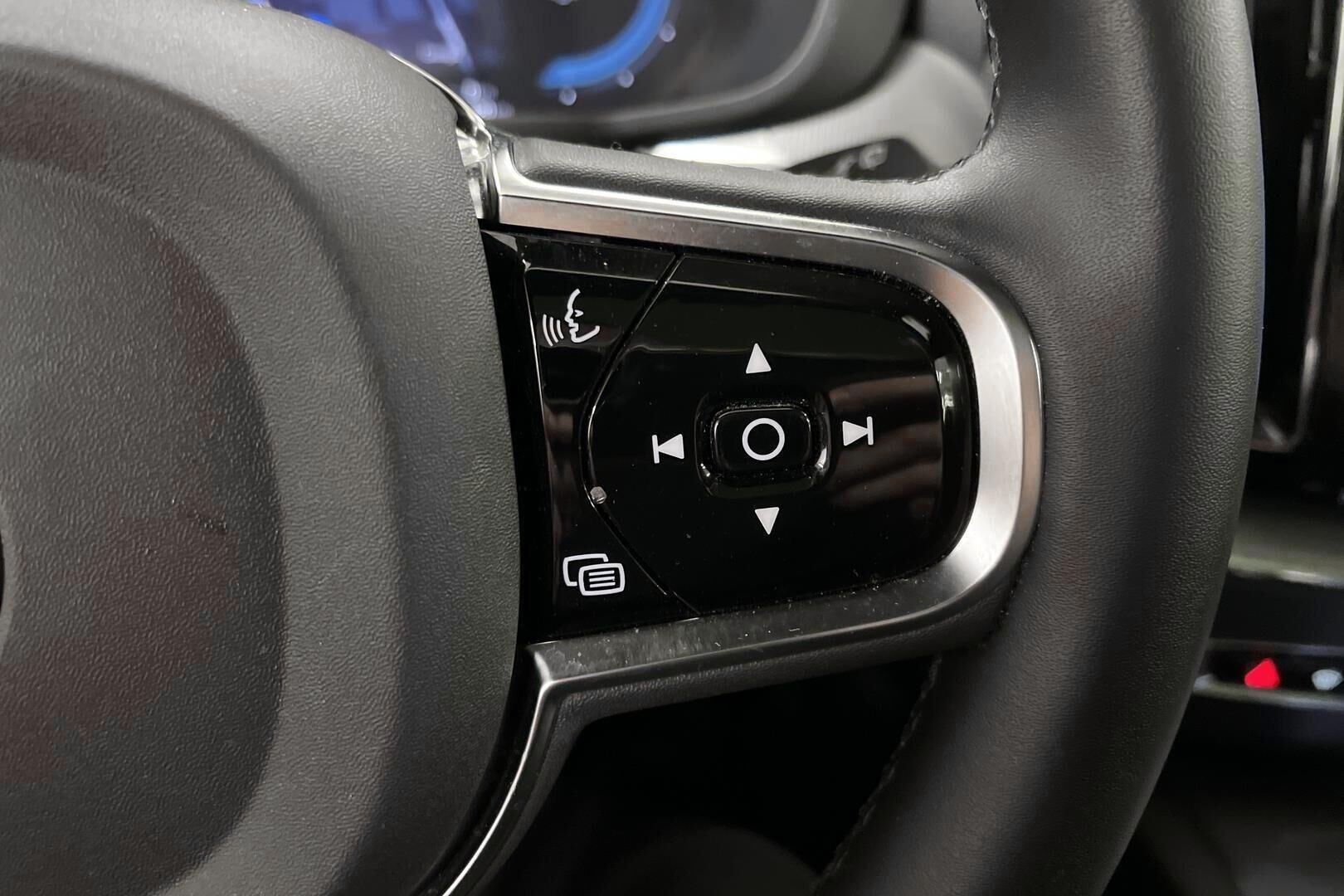 Volvo XC60 iso kuva 18