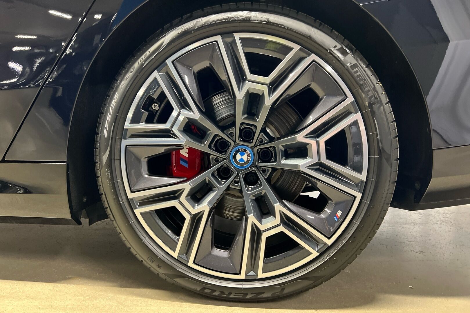 BMW i5 iso kuva 11