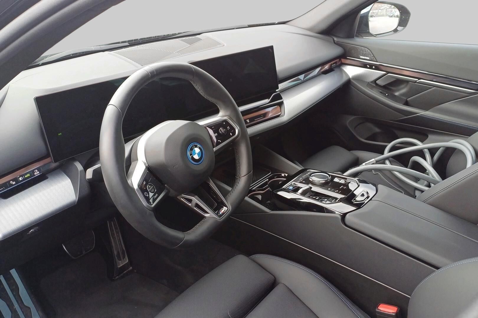 BMW i5 iso kuva 1