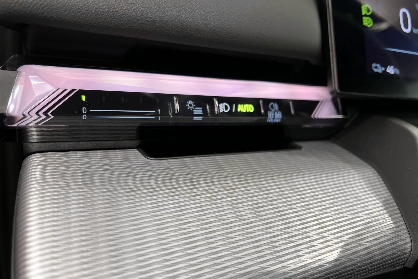 BMW i5 iso kuva 12