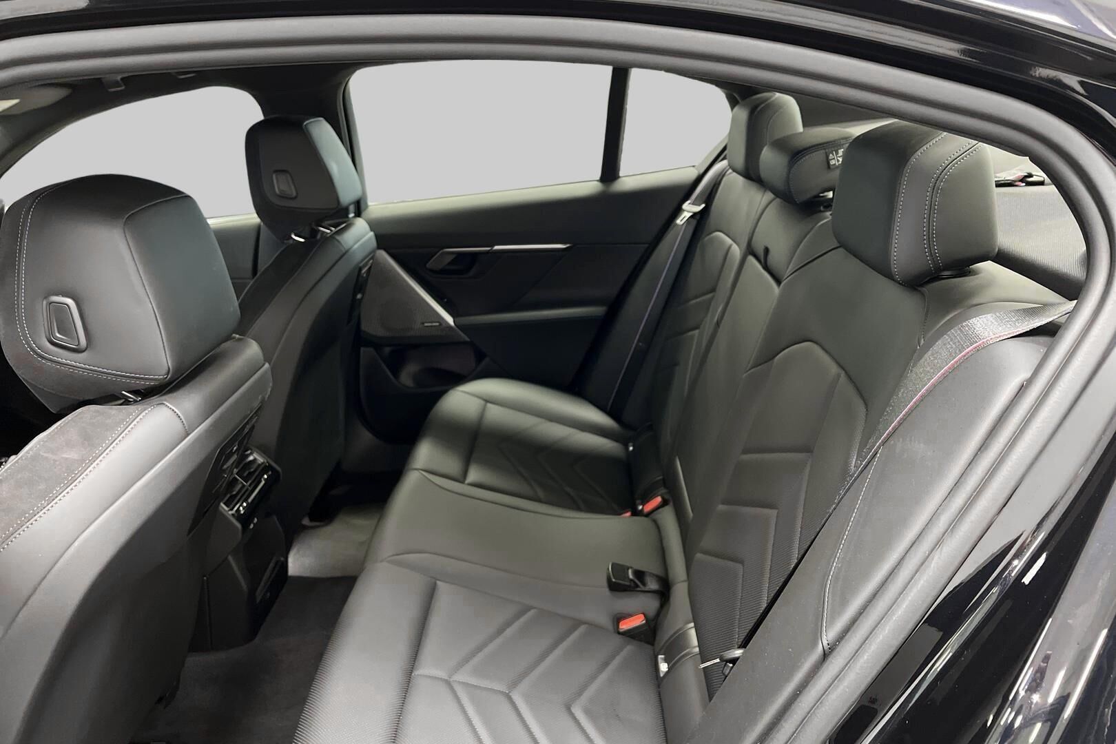 BMW i5 iso kuva 7