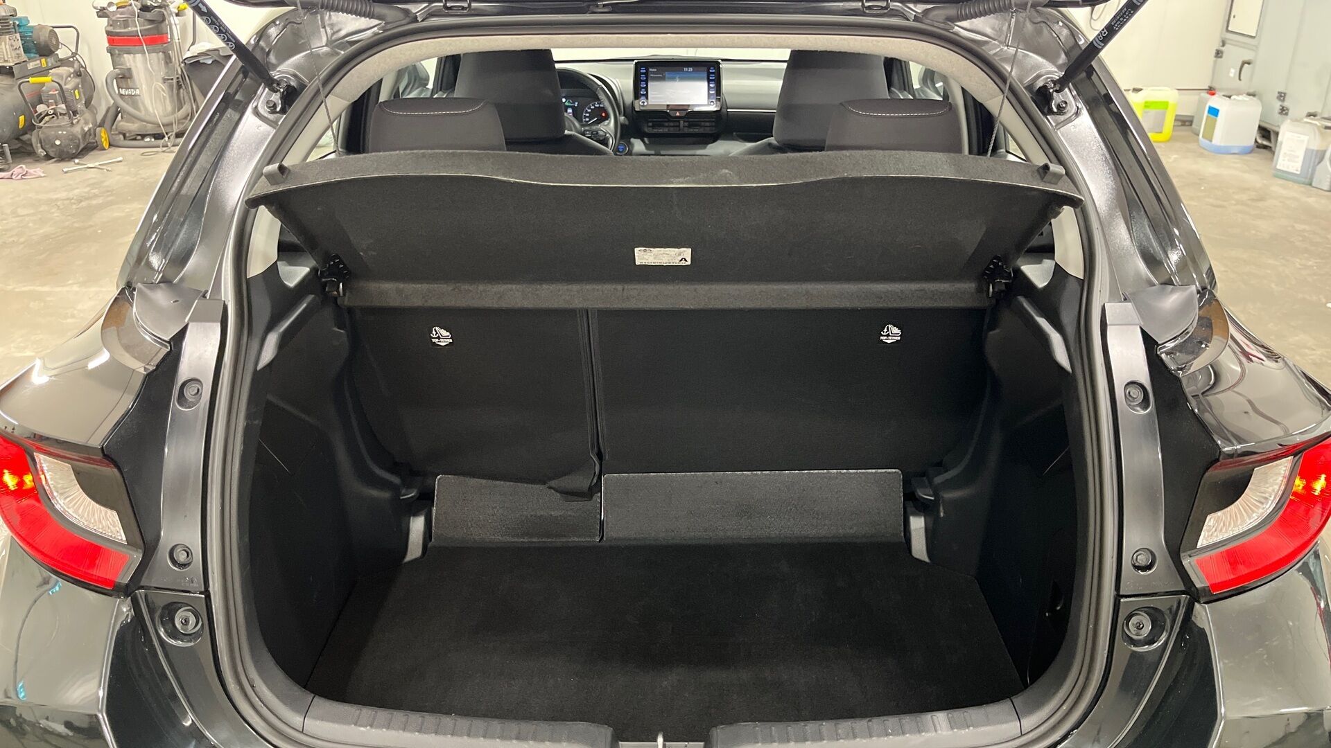 Toyota Yaris iso kuva 14
