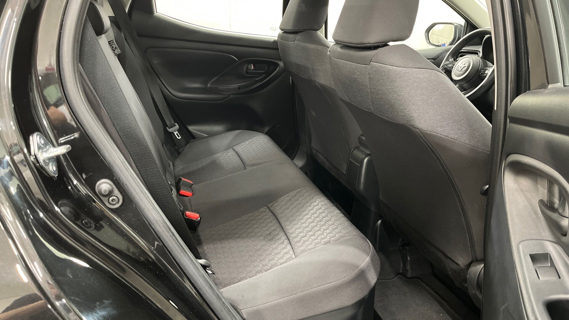 Toyota Yaris iso kuva 15